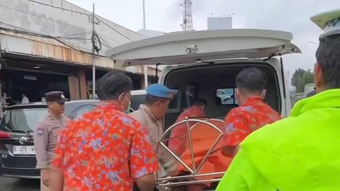 Seorang pengendara mobil berinisial AR (51) ditemukan meninggal dunia di Jalan Prof. Dr. Latumeten, Jelambar, Jakarta Barat, Kamis (22/1/2025). Sempat ramai di sosial media, pengendara itu di