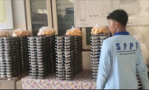 Dapur Kebayunan mitra mandiri Badan Gizi Nasional (BGN) mampu memproduksi 16.203 paket Makan Bergizi Gratis (MBG) setiap hari. (merdeka.com/Arie Basuki)