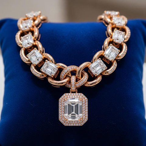 Kalung Lamaran Syifa Hadju (Instagram syifahadju)
