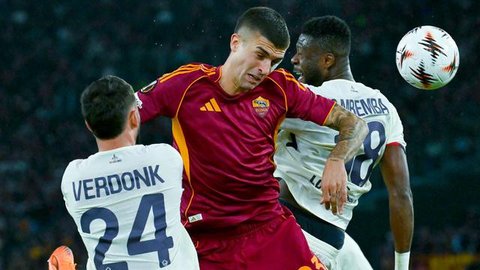 Calvin Verdonk memiliki presentase tekel sukses 100 persen selama 86 menit bermain: tiga percobaan, tiga sukses. Akurasi umpan Verdonk juga cukup tinggi persentasenya: 89 persen. Dari total 4