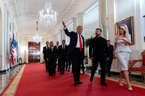 Presiden Donald Trump saat berbicara kepada para wartawan di Ruang James Brady Press Briefing di Gedung Putih, Washington, DC pada Senin (11/8/2025). (Dok. AP/Alex Brandon)
