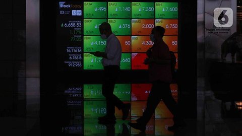Pergerakan saham di BEI, Jakarta, Senin (13/2). Pembukaan perdagangan bursa hari ini, Indeks Harga Saham Gabungan (IHSG) tercatat menguat 0,57% atau 30,45 poin ke level 5.402,44. (Liputan6.co