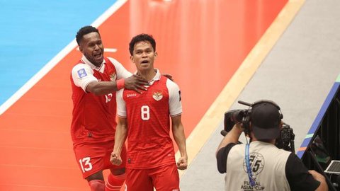 Selebrasi pemain Timnas Futsal Indonesia, Ardiansyah Nur selepas membobol gawang Kirgistan dalam laga kedua Grup A Piala Asia Futsal 2026 di Indonesia Arena, Kamis (29/1/2026). (Bola.com/M. I