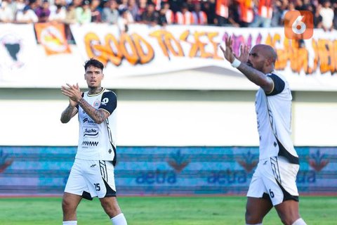 Shayne Pattynama menjalani debut bersama Persija Jakarta dalam duel versus Persita Tangerang di Indomilk Arena, Jumat (30/1/2026). (Bola.com/Muhammad Iqbal Ichsan)