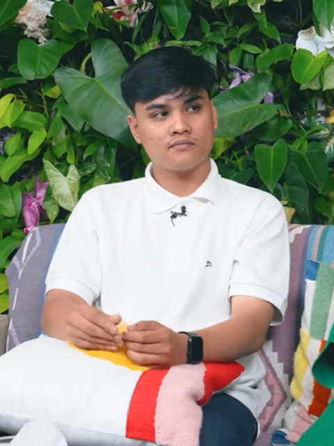 Meski kadang hidup tak selalu sesuai rencana, Denada merasa bersyukur dengan apa yang ia miliki saat ini. (Foto: Adrian Putra/Fimela)