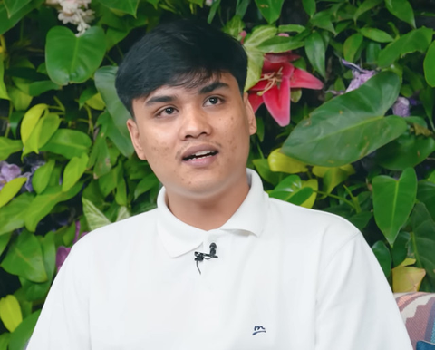 Meski kadang hidup tak selalu sesuai rencana, Denada merasa bersyukur dengan apa yang ia miliki saat ini. (Foto: Adrian Putra/Fimela)