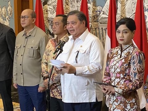 Menteri Koordinator Bidang Perekonomian Airlangga Hartarto dalam konferensi pers  penguatan pasar modal nasional di Wisma Danantara, Sabtu (31/1/2026). (Liputan6.com/Tian)