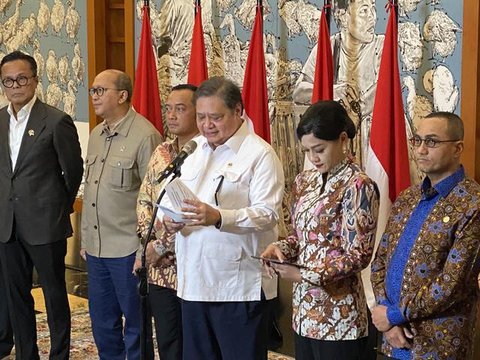 Menteri Koordinator Bidang Perekonomian Airlangga Hartarto dalam konferensi pers  keberlanjutan pasar modal Indonesia Wisma Danantara, Sabtu (31/1/2026). (Liputan6.com/Tian)