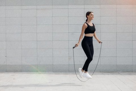 Ilustrasi jogging di pagi hari/copyright freepik.com/tirachardz