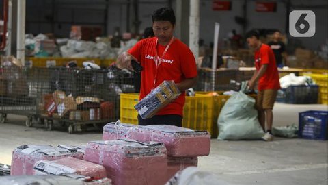 Lion Parcel juga telah menyiapkan beberapa strategi, salah satunya memperkuat jaringan pengiriman, memperluas aksesibilitas layanan, serta menawarkan harga ongkos kirim yang kompetitif, terut