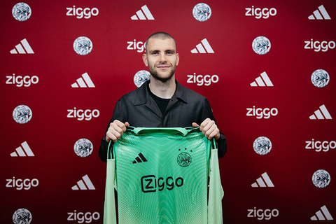 Maarten Paes resmi gabung Ajax. (Ajax)
