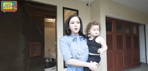 Ruang Tamu Rumah Maia Estianty (YouTube MAIA ALELDUL TV)