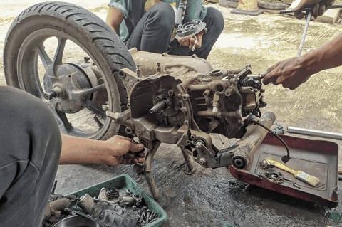 cara menghaluskan suara mesin motor matic Ilustrasi dibuat Stable Diffusion
