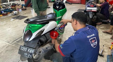 cara menghaluskan suara mesin motor matic Ilustrasi dibuat Stable Diffusion