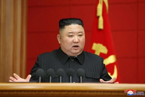 Kim Jong Un hadir  pada pembukaan lokasi pertanian rumah kaca di Sinuiju, Korea Utara, pada 1 Februari 2026 (Dok. KCNA)