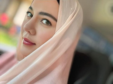 Ratu Rizky Nabila tempuh perjalanan spiritual dan diam-diam hijrah. Dua tahun sudah ia menata hati dipandu ustaz Fatih Karim dan Umi Pipik Dian Irawati. (Foto: Dok. Koleksi Pribadi)