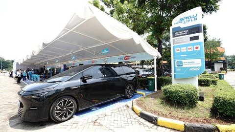PLN memastikan SPKLU siap melayani dan memudahkan untuk masyarakat menggunakan mobil listrik selama periode mudik Lebaran 2023. (Dok PLN)