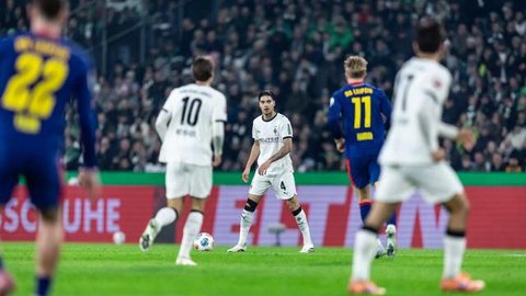 Bek Borussia Monchengladbach, Kevin Diks, dalam pertandingan melawan Leipzig di Borussia-Park, Sabtu (29-11-2025) kedini hari WIB, pada pekan ke-12 Bundesliga 2025/26.