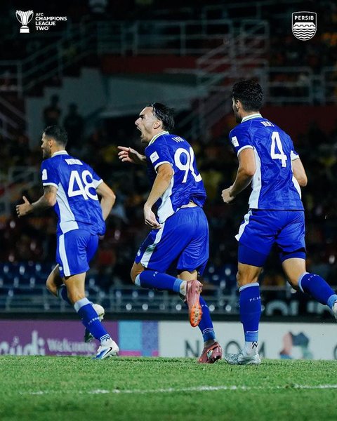 Pelatih Persib Bandung, Bojan Hodak, saat melawan Persija Jakarta pada laga pekan ke-28 Liga 1 2023/2024 di Stadion Si Jalak Harupat, Bandung, Sabtu (9/3/2024). (Bola.com/M Iqbal Ichsan)