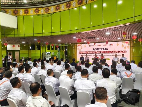 Memasuki puncak arus balik Lebaran 2024, Bandara Soekarno Hatta diprediksi dipenuhi oleh 179.483 pergerakan penumpang. Serta selama hari ini, Senin 15 April 2024, akan dipenuhi 1.155 perge