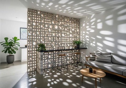 Desain Partisi Estetik untuk Rumah Kecil Tanpa Dinding Penyekat. Foto: Gemini