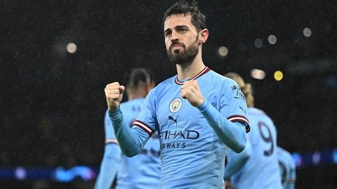 Selebrasi gelandang Manchester City, Bernardo Silva setelah menjebol gawang Bayern Munchen pada laga leg pertama perempatfinal Liga Champions 2022/2023 di Etihad Stadium, Manchester (11/4/2023). Bernardo Silva yang telah membela Manchester City sejak awal musim 2017/2018 ini kini memiliki nilai pasar 80 juta euro atau setara Rp1,3 triliun. (AFP/Oli Scarff)