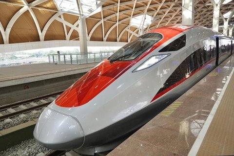 Kereta cepat Whoosh dipadati penumpang selama periode liburan Lebaran 2025. (Foto: PT KCIC)