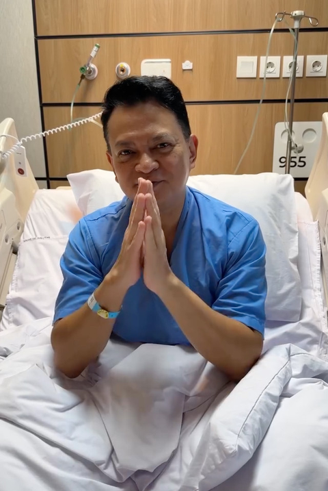 Hedi Yunus dilarikan ke UGD Rumah Sakit Siloam Surabaya, Jawa Timur, akibat serangan vertigo dahsyat dan panic attack hanya tiga jam sebelum manggung.