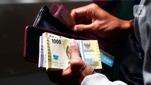 Bekerja sama dengan berbagai perbankan, Bank Indonesia membuka layanan penukaran uang rupiah pada momen Ramadan dan jelang perayaan Idul Fitri 1446 Hijriah. (Liputan6.com/Angga Yuniar)