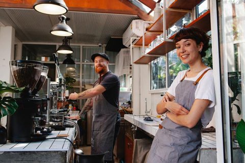 Ilustrasi Mahasiswa Kerja Part Time Jadi Barista (freepik)