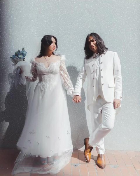Busana Nikah Ayushita dan Gerald Situmorang. [IG: @geraldsitumorang]