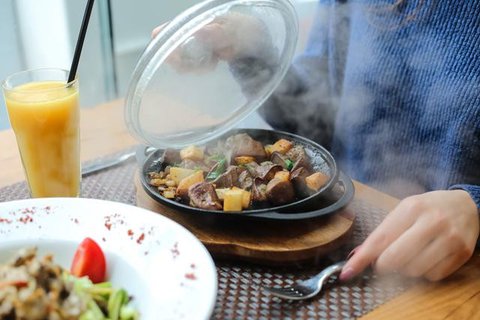 Ilustrasi memanaskan hingga Memanggang Makanan di oven/dok. Unsplash Alex