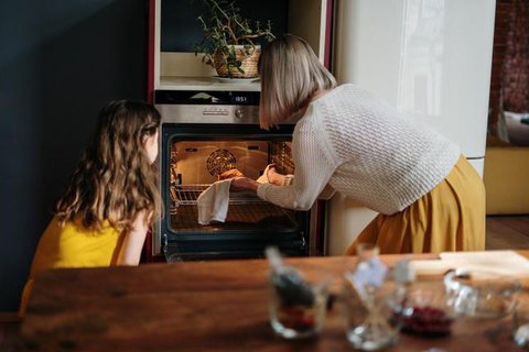 Ilustrasi memanaskan hingga Memanggang Makanan di oven/dok. Unsplash Alex