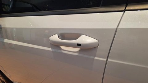 Mobil Jarak Tempuh Tinggi (Gemini AI)
