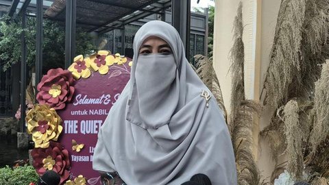 Kehadiran cucu pertama dari Adiba Khanza dan Egy Maulana Vikri, memberi warna baru yang menambah kehangatan keluarga Umi Pipik pada Ramadan 2026.