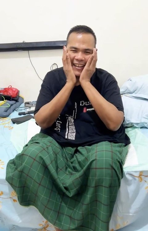 "Datang beberapa hari yang lalu, saya sampai ngucek-ngucek mata saya 'ini mimpi apa enggak?'" sambungnya. [Youtube/ALVIN in LOVE]