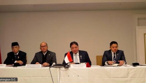 Presiden Prabowo Subianto bersama Sekretaris Kabinet (Seskab) Letkol Teddy Indra Wijaya dan Menteri Luar Negeri Sugiono (Istimewa)