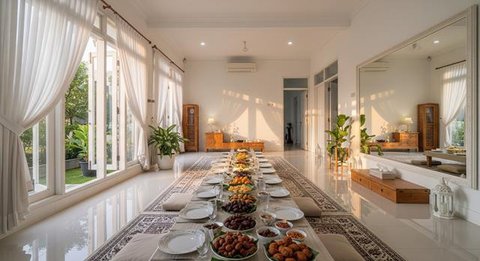Tips Membuat Rumah Terlihat Lebih Luas dan Rapi untuk Acara Buka Bersama 2026. (Foto: Gemini AI)