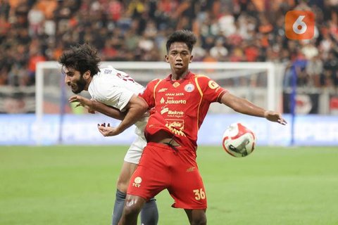 Striker PSM Makassar, Sheriddin Boboev melakukan selebrasi usai mencetak gol ke gawang Persija Jakarta dalam laga pekan ke-22 BRI Super League 2025/2026 di Jakarta International Stadium (JIS)