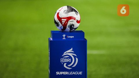 Hingga peluit panjang dibunyikan skor tidak berubah, Persib unggul 1-0 atas Persija. Tampak dalam foto, penyerang sayap kiri Persib, Beckham Putra (kiri) saat pertandingan pekan ke-17 BRI Sup