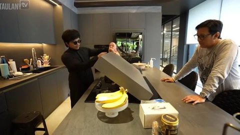 Potret Dapur dan Ruang Makan di Rumah Atta Halilintar (YouTube/The Atta Family)