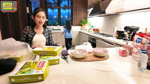 Potret Dapur dan Ruang Makan Rumah Maia Estianty (youtube.com/@maiaaleldultv)
