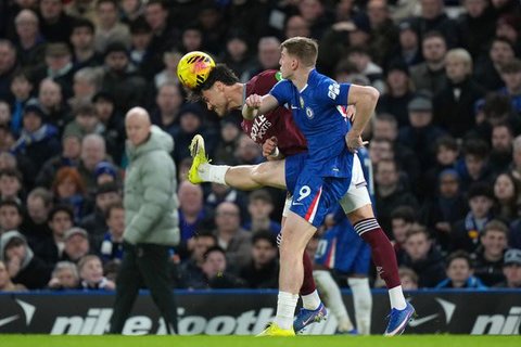 Chelsea dan West Ham United dijatuhi sanksi Federasi Sepak Bola Inggris (FA) gara-gara keributan antarpemain pada laga pekan ke-23 Premier League di Stamford Bridge, 1 Februari lalu. (AFP/Adr