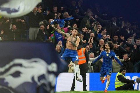 Chelsea dan West Ham United dijatuhi sanksi Federasi Sepak Bola Inggris (FA) gara-gara keributan antarpemain pada laga pekan ke-23 Premier League di Stamford Bridge, 1 Februari lalu. (AFP/Adr