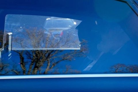 Menteri Luar Negeri Oman Sayyid Badr bin Hamad Al Busaidi (kanan) menggelar pertemuan dengan utusan khusus Gedung Putih Steve Witkoff (tengah) dan Jared Kushner dalam rangka perundingan Iran