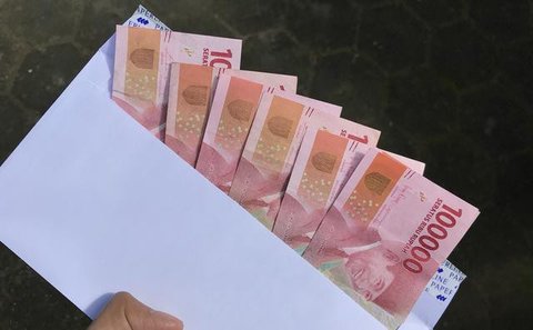 Biar THR nggak sekadar lewat, ini cara mengaturnya dengan bijak. [Dok/Pexels.com/Defrino Maasy].