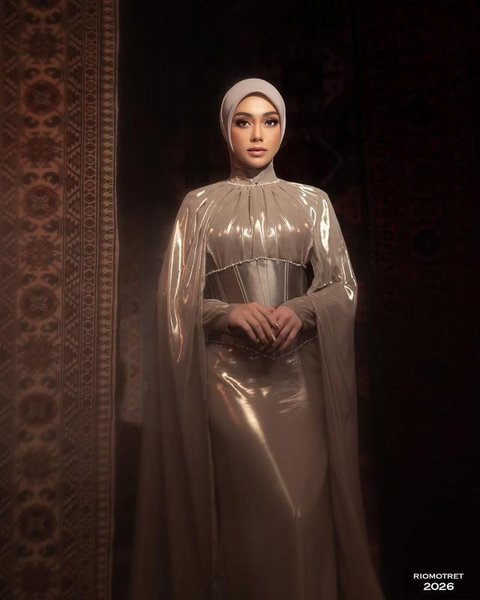 Celine Evangelista Pakai Gaun Cape Elegan (Foto: Instagram/riomotret)