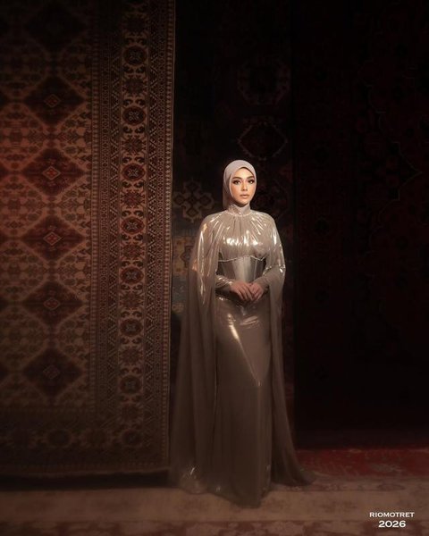 Celine Evangelista Pakai Gaun Cape Elegan (Foto: Instagram/riomotret)