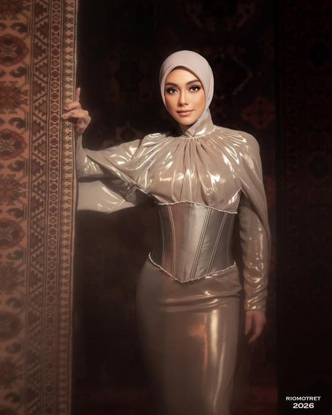 Celine Evangelista Pakai Gaun Cape Elegan (Foto: Instagram/riomotret)