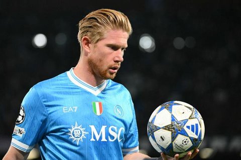 Gelandang Napoli, Kevin De Bruyne, saat laga Liga Champions melawan Sporting Lisbon di Stadion Diego Armando Maradona, Kamis (2/10/2025) dini hari WIB. (Alberto Pizzoli/AFP)